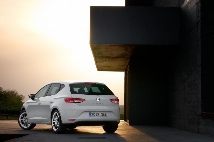  Seat Leon 5-Door 2012 года  (фото 3 из 15)